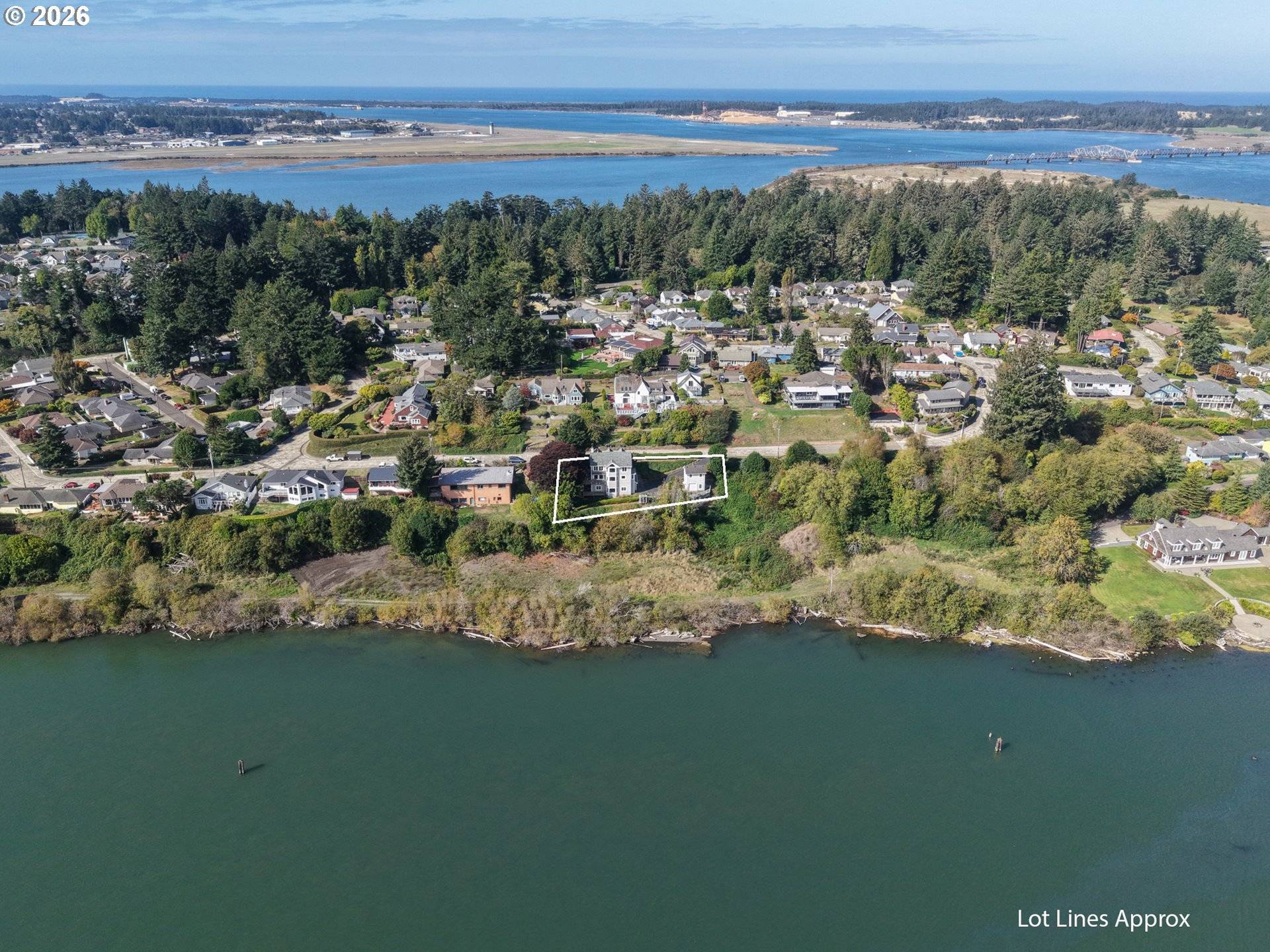 1368 BAYVIEW ST, North Bend, OR 97459