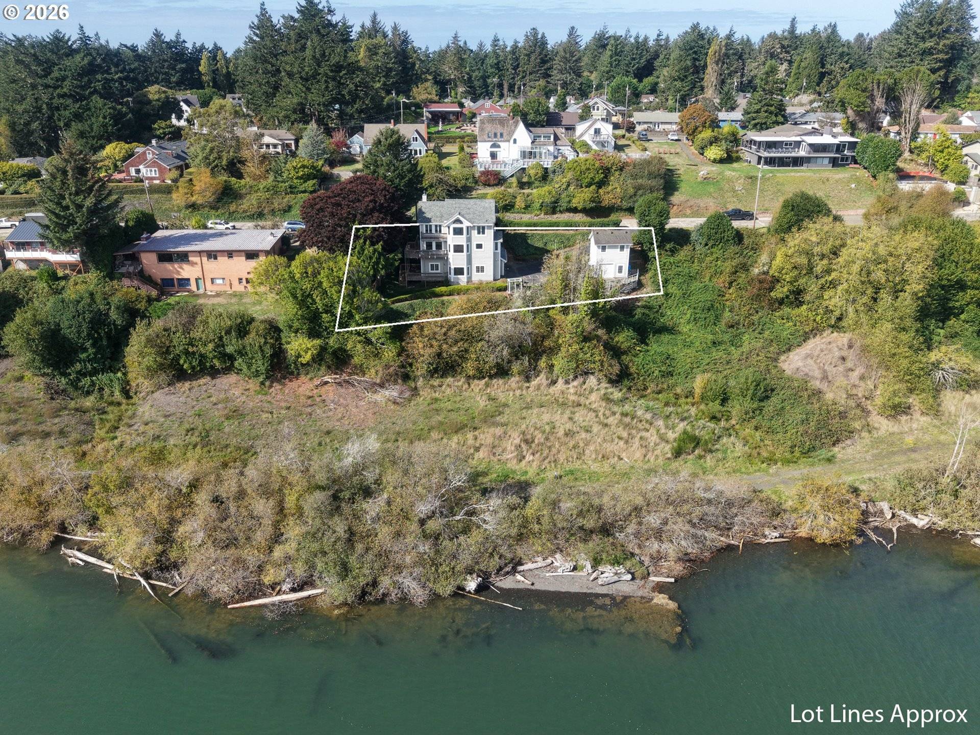 1368 BAYVIEW ST, North Bend, OR 97459