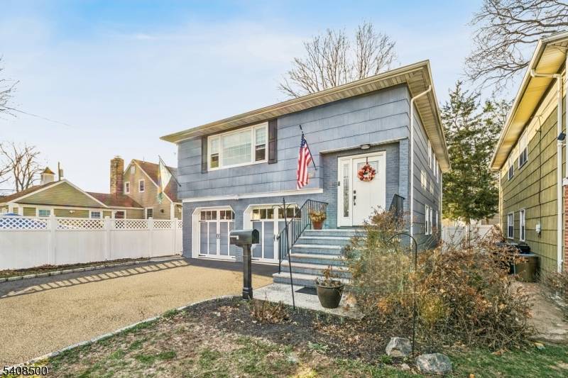 76 Elmwood Ter, Linden City, NJ 07036