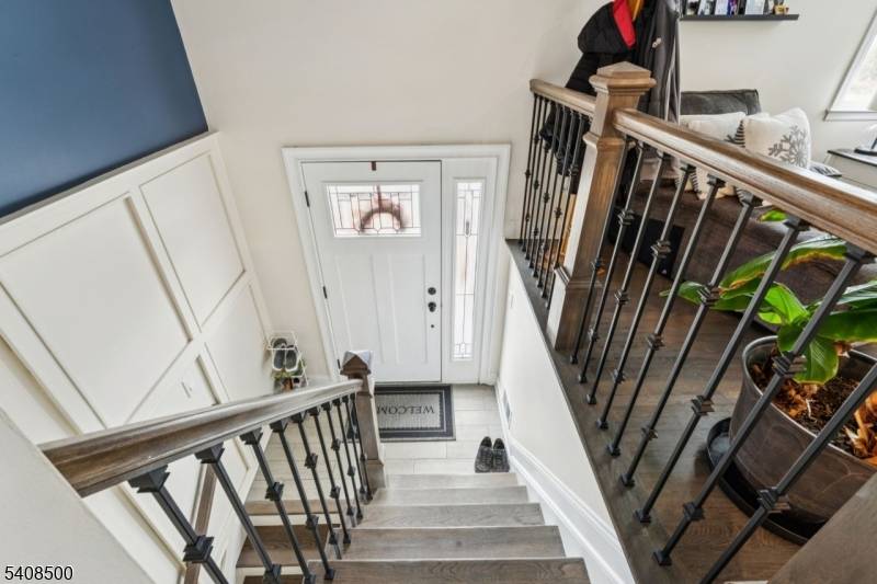 76 Elmwood Ter, Linden City, NJ 07036