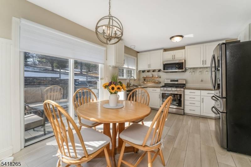 4 Jumping Brook Pl, Clinton Twp., NJ 08801