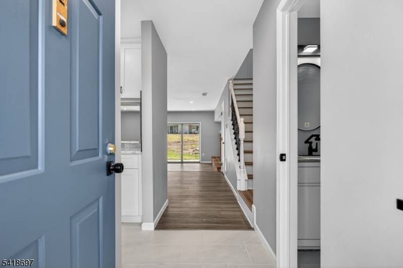 66 Pear Tree Ln, Franklin Twp., NJ 08823