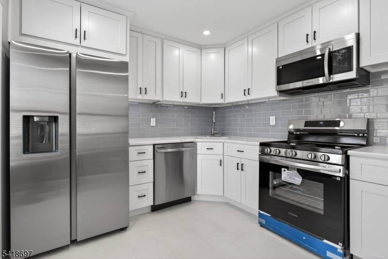 66 Pear Tree Ln, Franklin Twp., NJ 08823