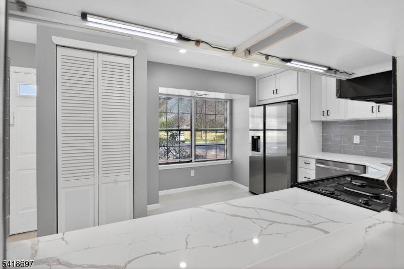 66 Pear Tree Ln, Franklin Twp., NJ 08823