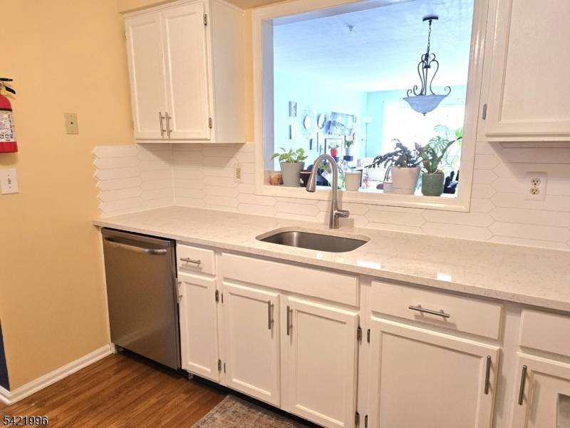 64 Dayton Ct #205, Independence Twp., NJ 07840