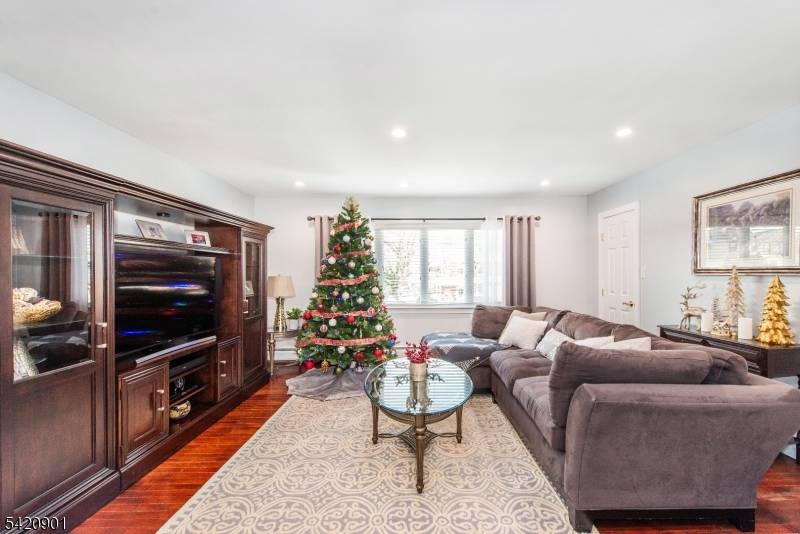 230 Avenue A, Bayonne City, NJ 07002