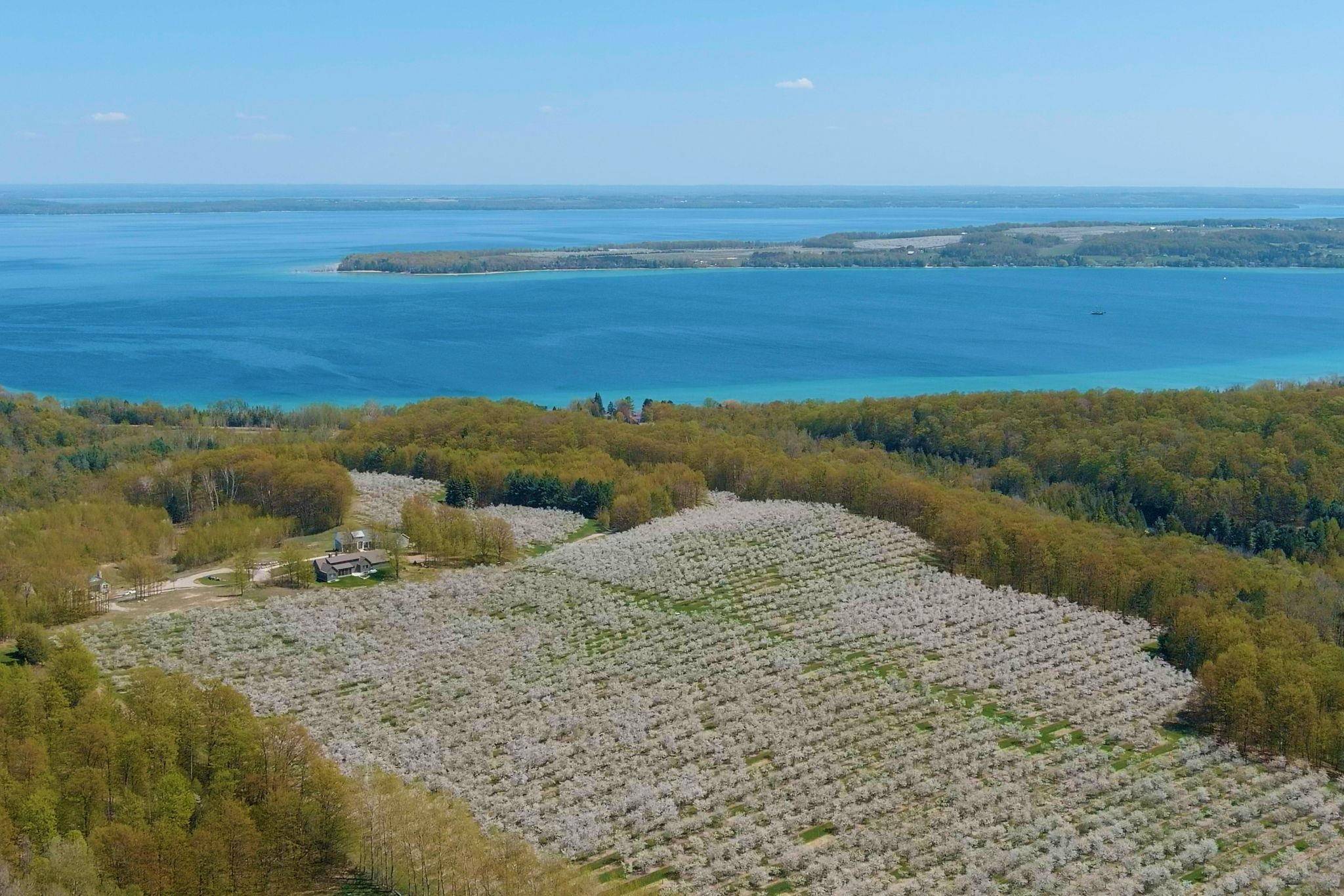 1949 N Blue Water CT, Suttons Bay Twp, MI 49682