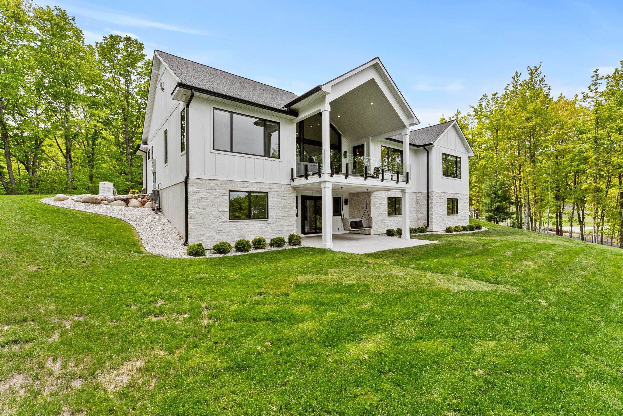 8271 E Boca Vista TRL, Elmwood Twp, MI 49684