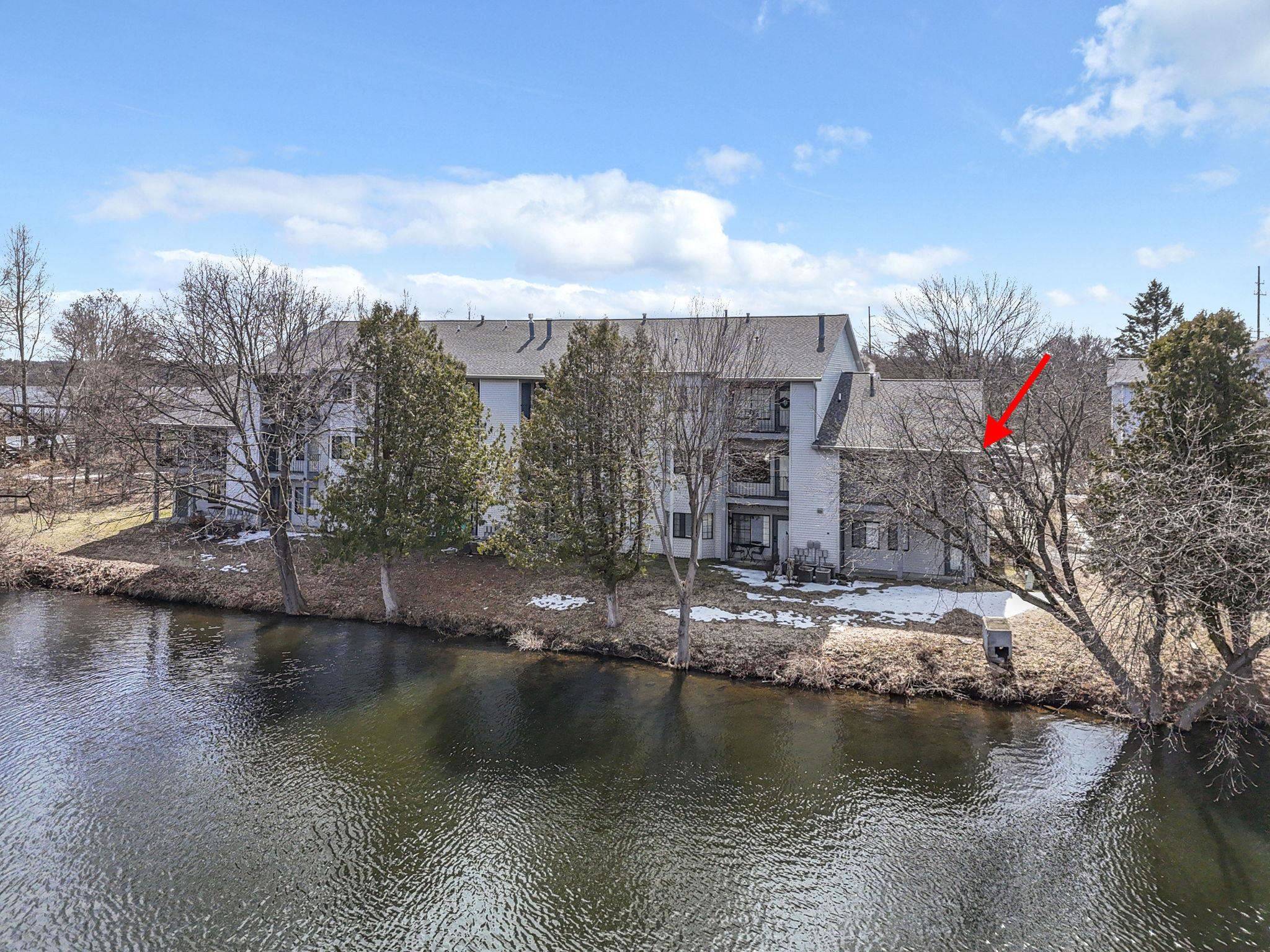641 Riverine DR, Traverse City, MI 49684