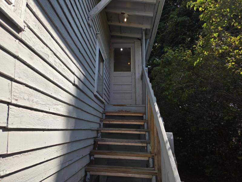 1004 University ST, Pleasant, MI 48858