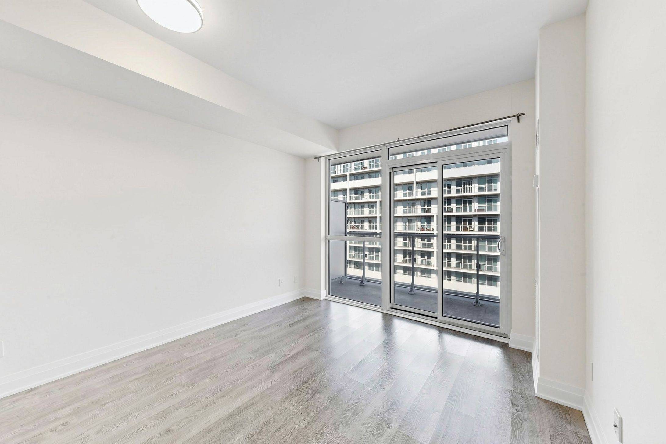 55 Speers RD #1702, Oakville, ON L6K 0H9