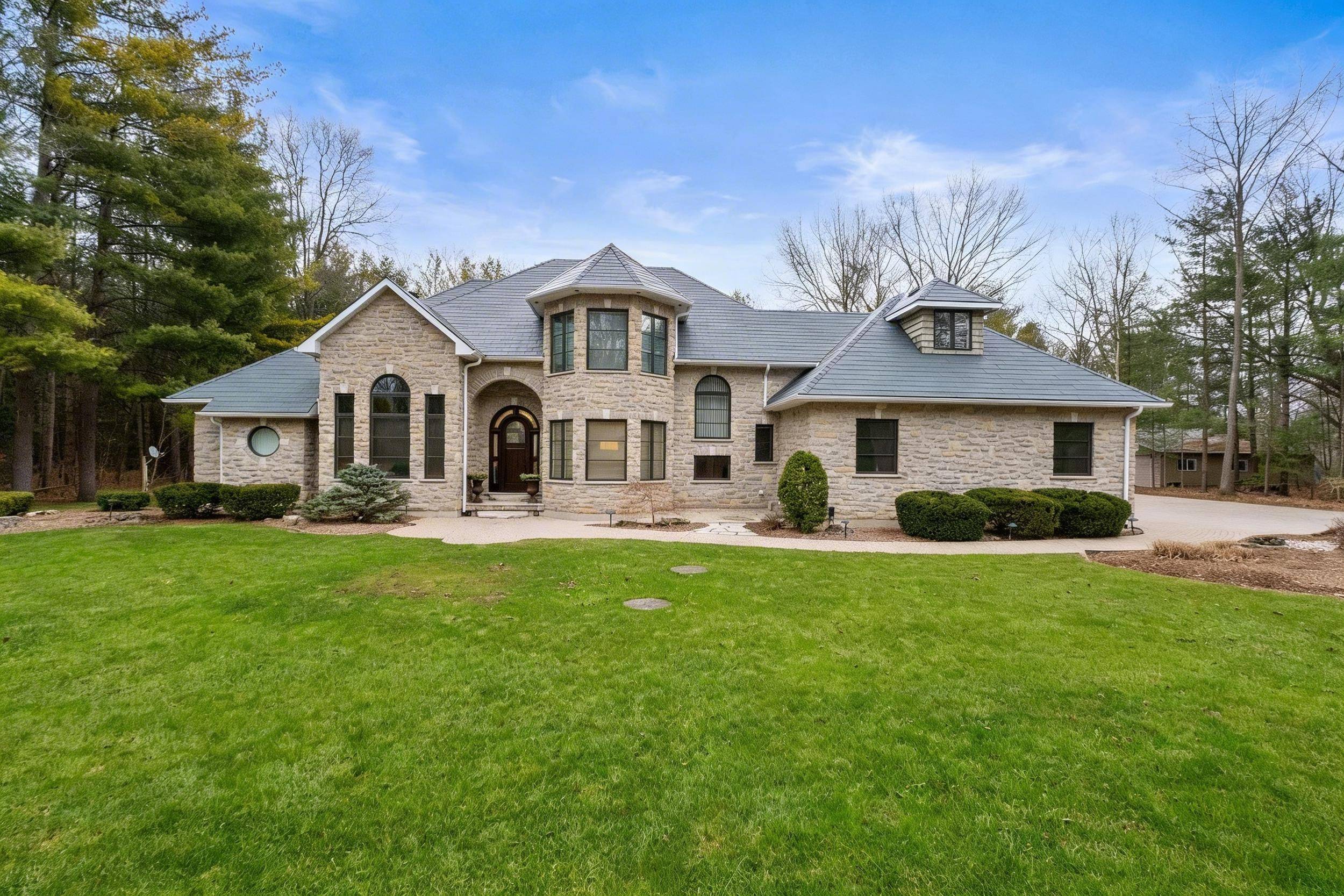 9923 Parkview CRES, Lambton Shores, ON N0M 1T0