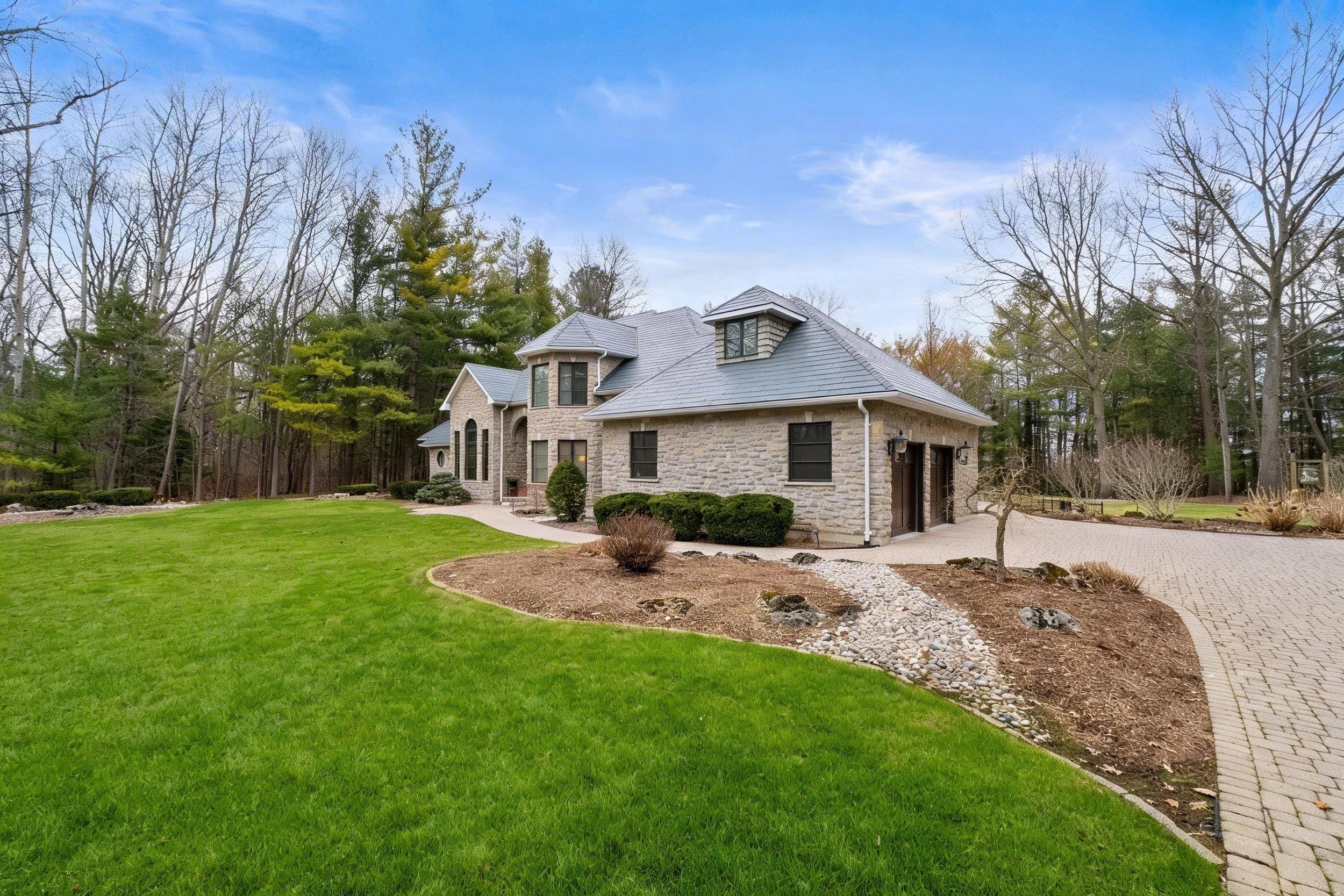 9923 Parkview CRES, Lambton Shores, ON N0M 1T0