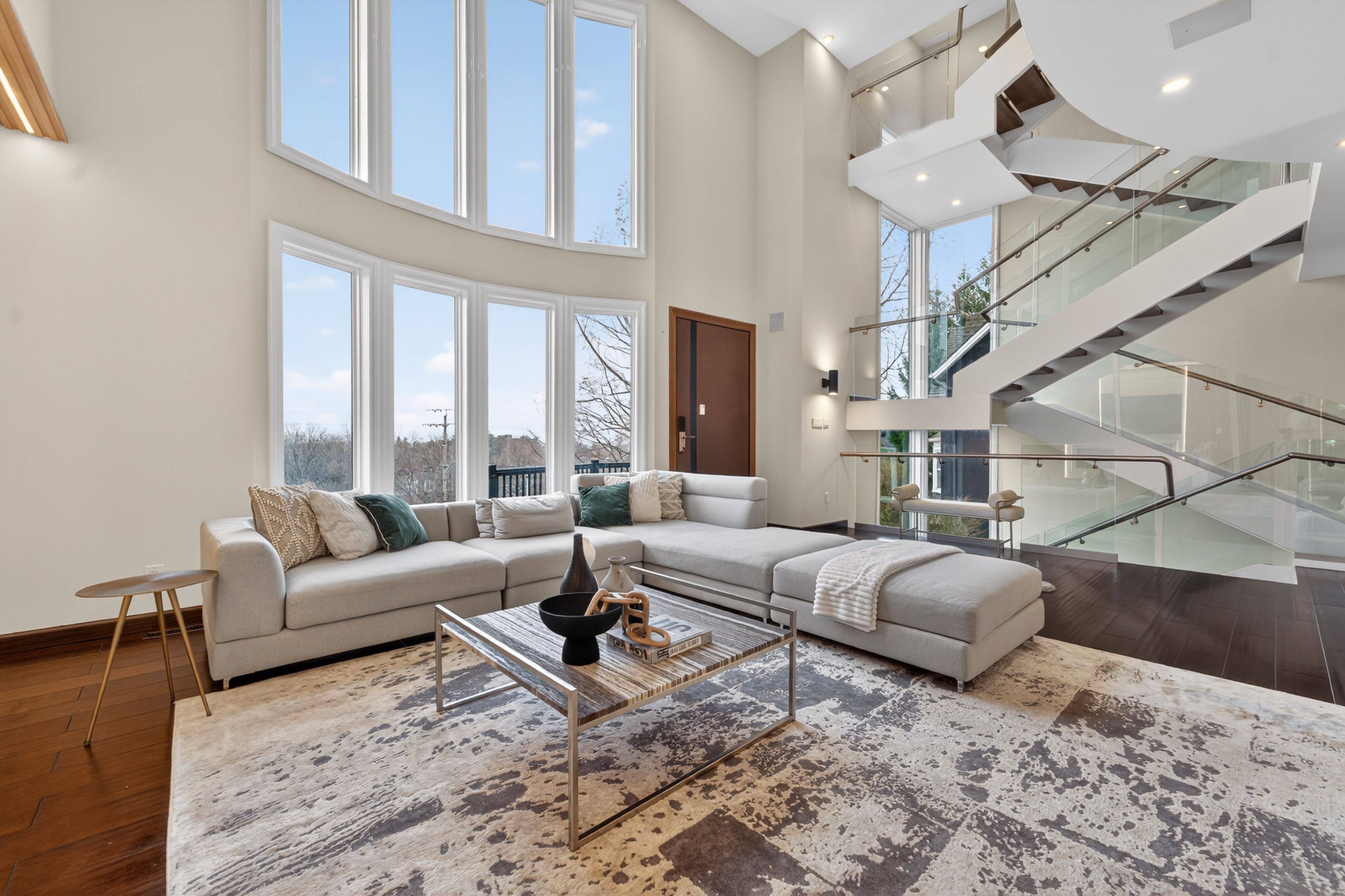 237B Main ST W, Grimsby, ON L3M 1S1