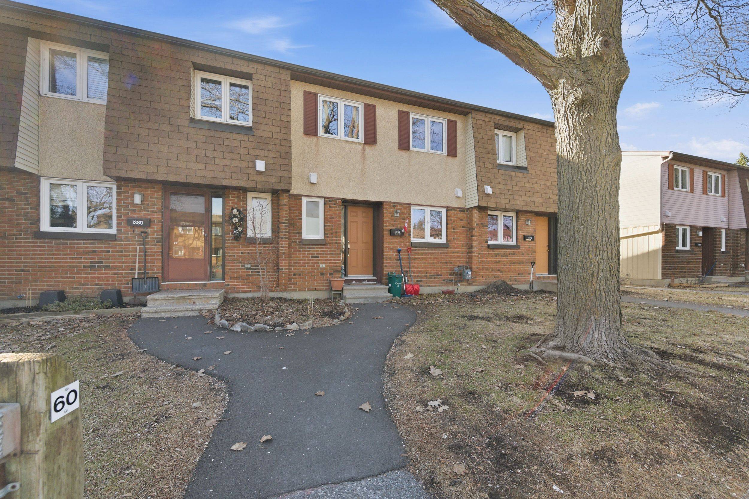 1378 LILY LN #9, Cyrville - Carson Grove - Pineview, ON K1H 6X9