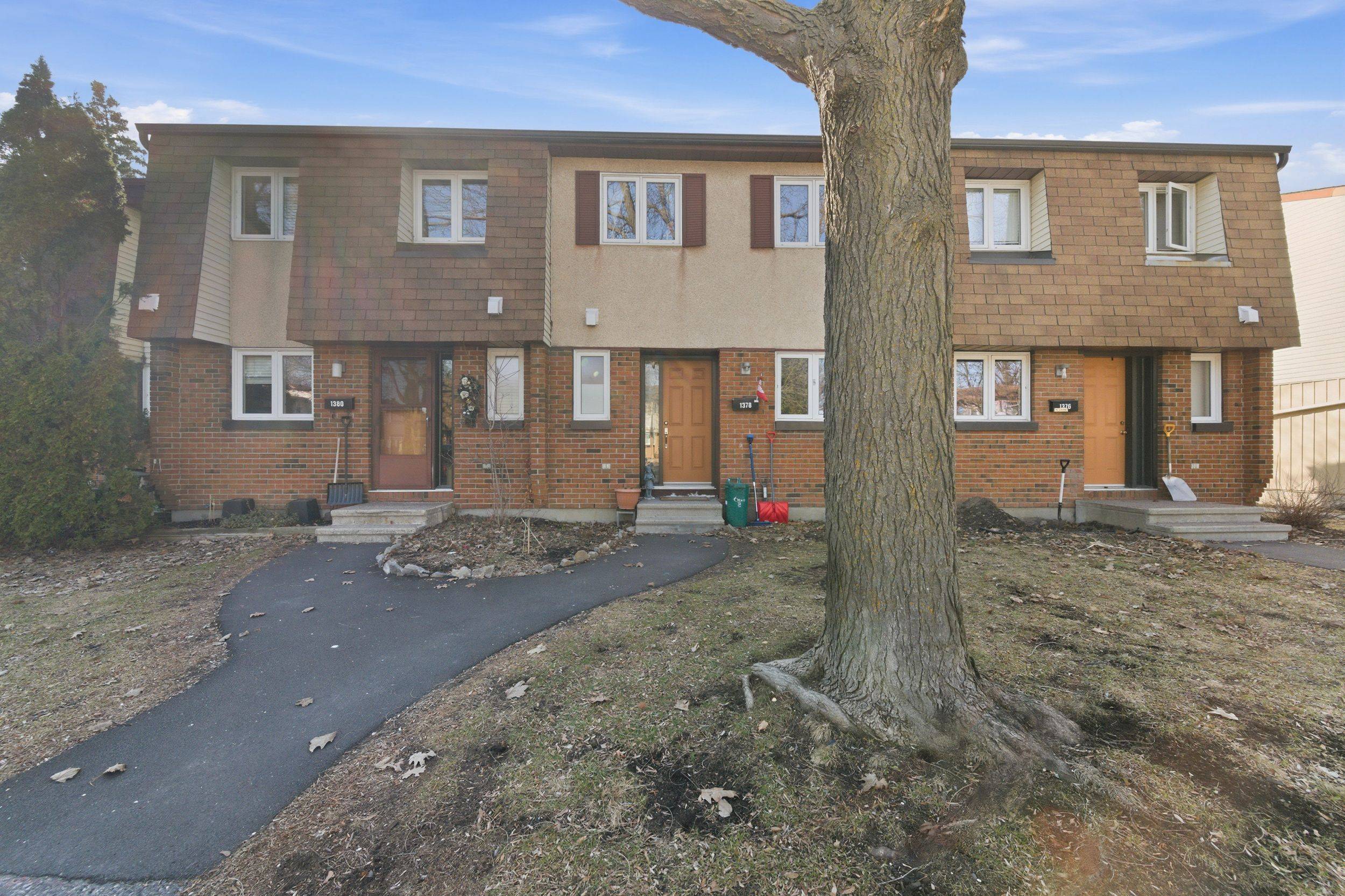 1378 LILY LN #9, Cyrville - Carson Grove - Pineview, ON K1H 6X9