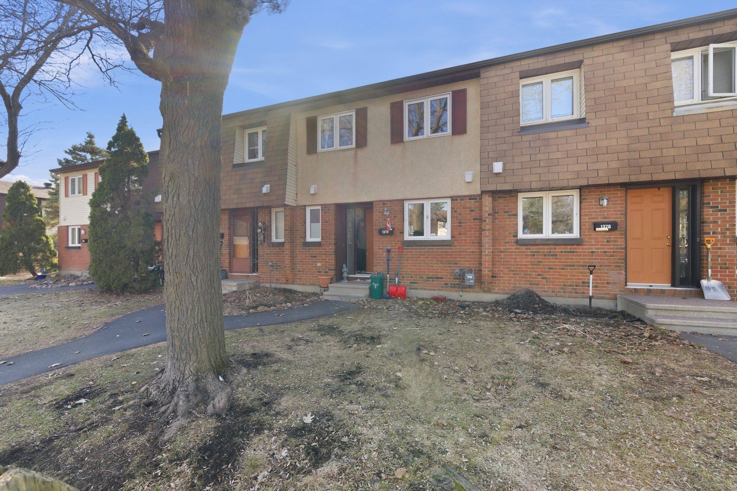 1378 LILY LN #9, Cyrville - Carson Grove - Pineview, ON K1H 6X9