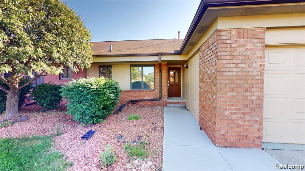 20502 PINE MEADOW DR, Clinton Charter Township, MI 48036