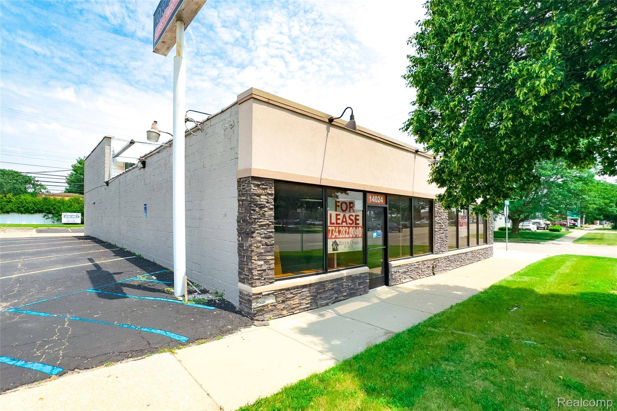 14024 Eureka RD, Southgate, MI 48195