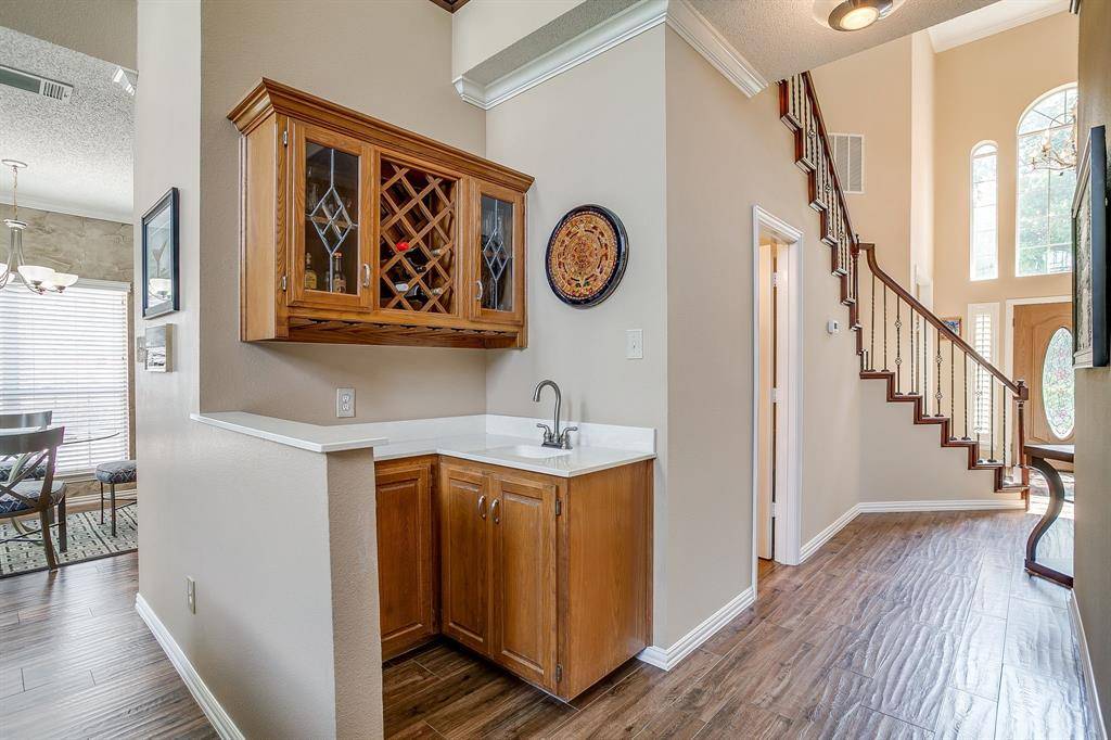 2801 Pomponessett Drive, Arlington, TX 76001