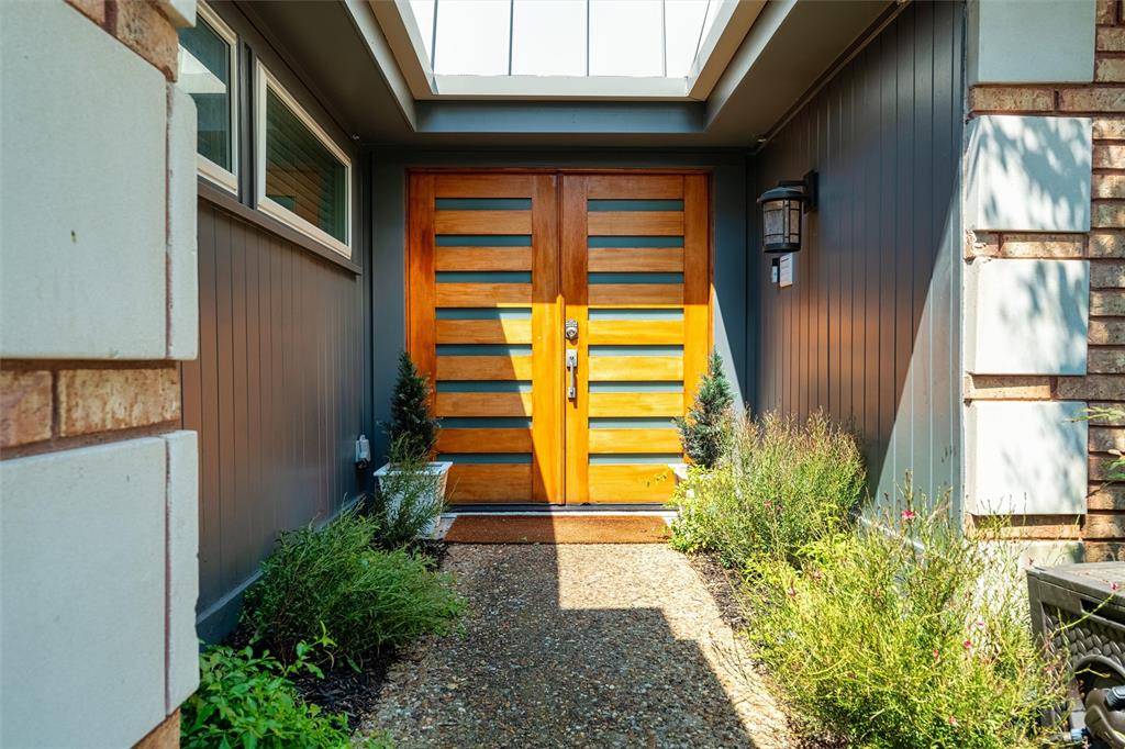 16001 Chalfont Circle, Dallas, TX 75248