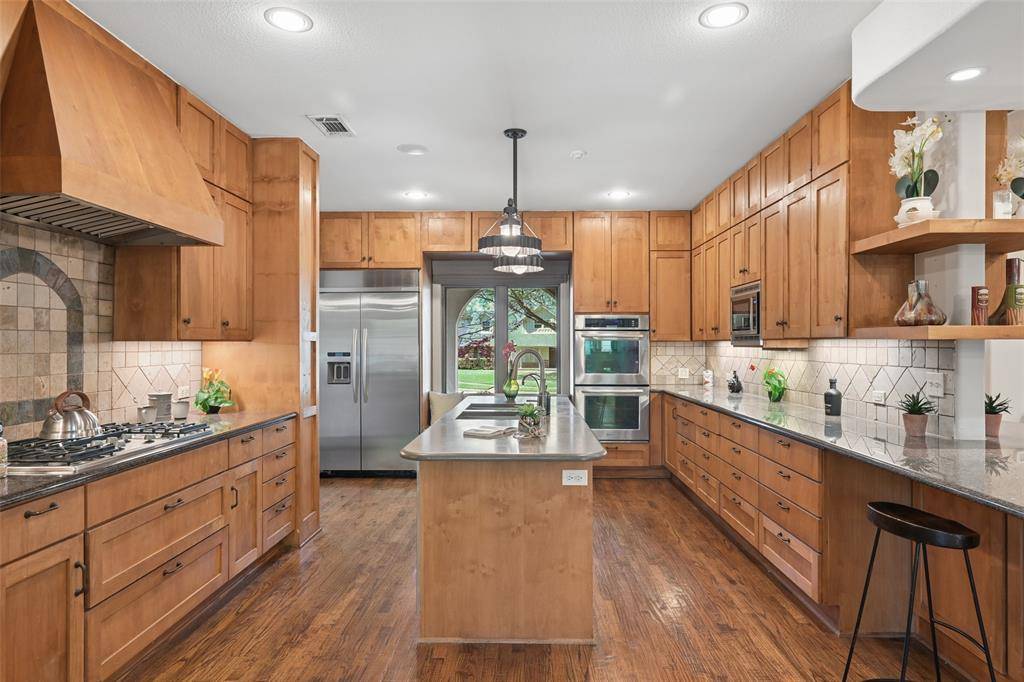 10612 De Bercy Court, Dallas, TX 75229