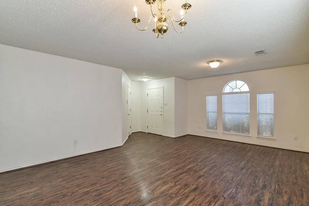 307 Stell Avenue, Mansfield, TX 76063