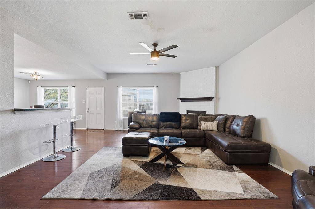 1026 Meadowbend Drive, Cedar Hill, TX 75104