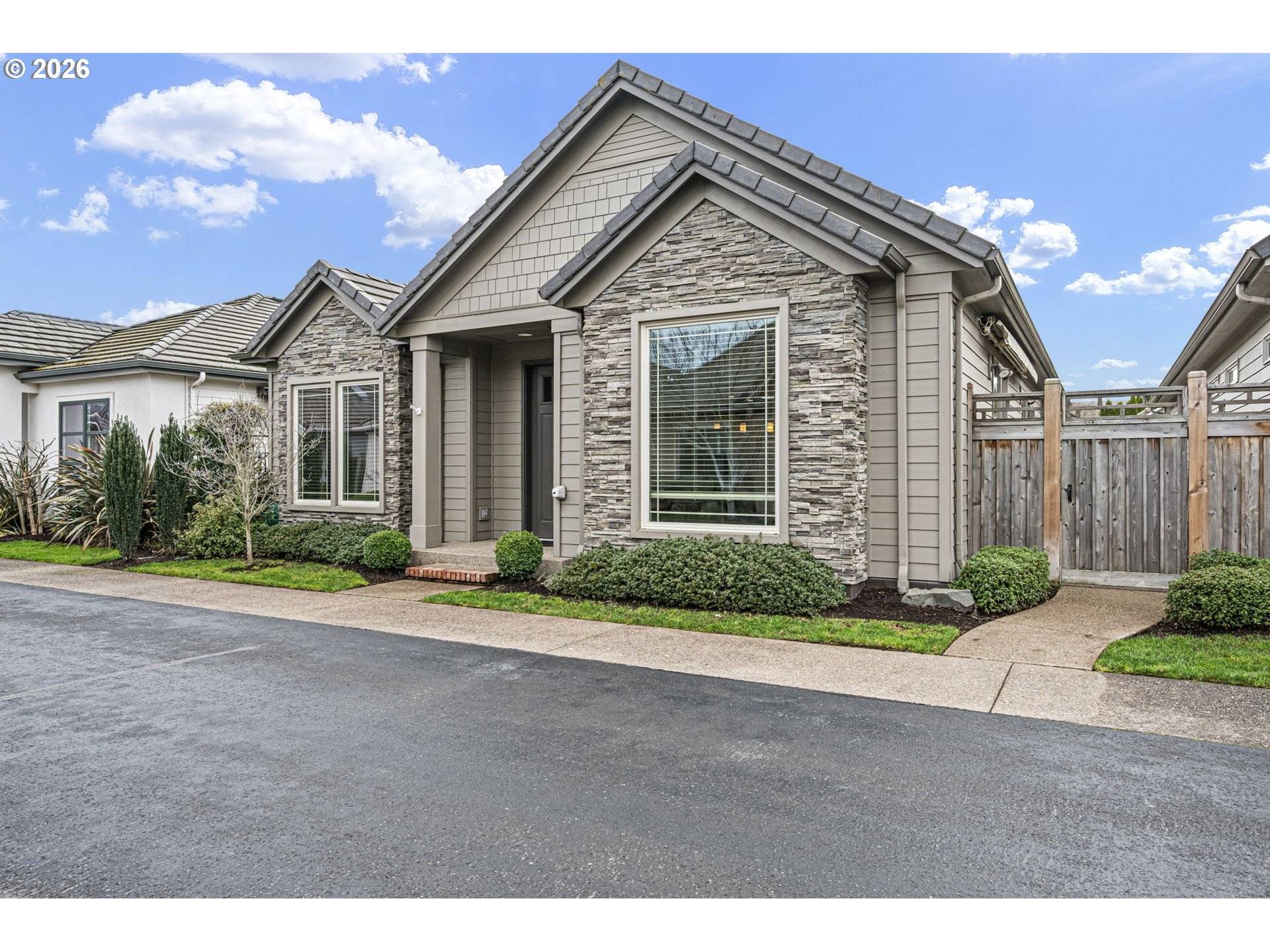 2072 LAKELAND WAY, Eugene, OR 97408