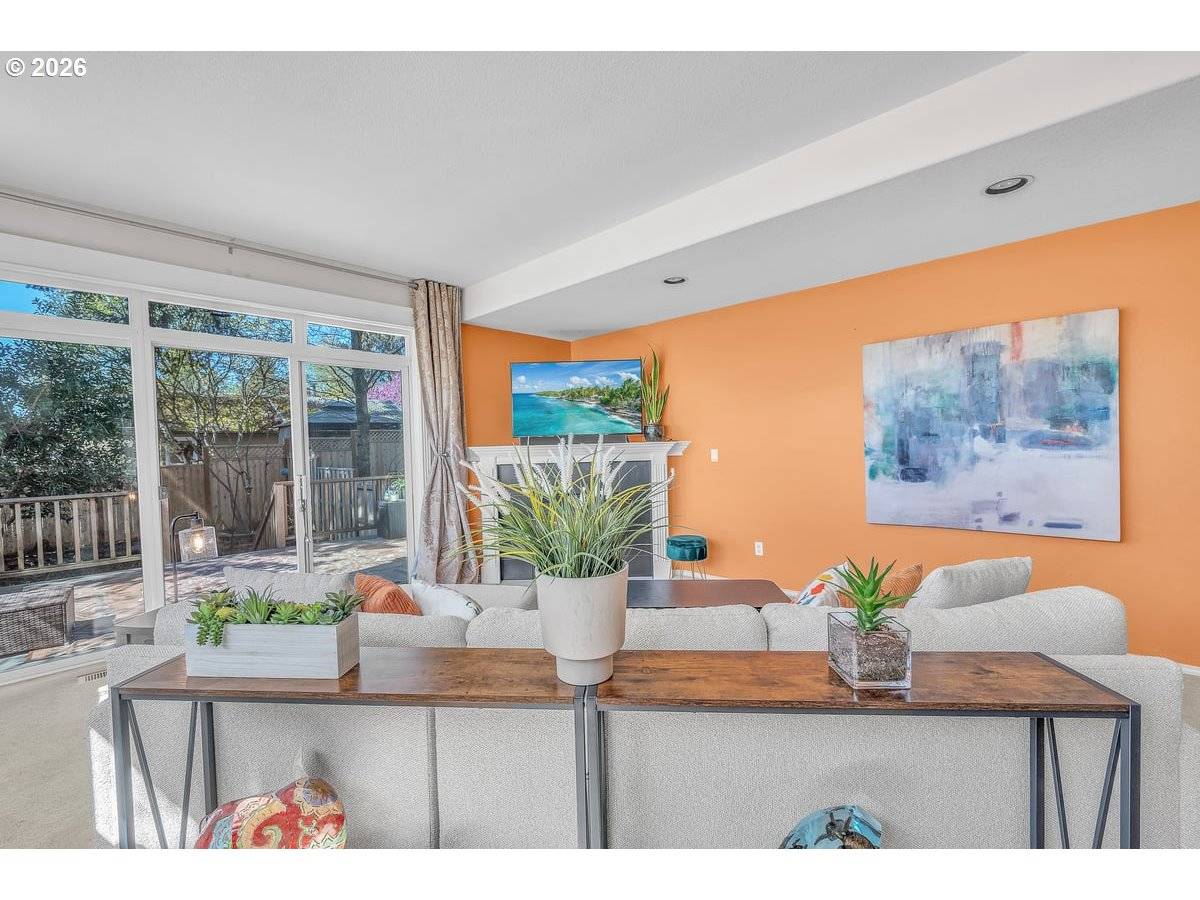 6231 SW 18TH DR, Portland, OR 97239