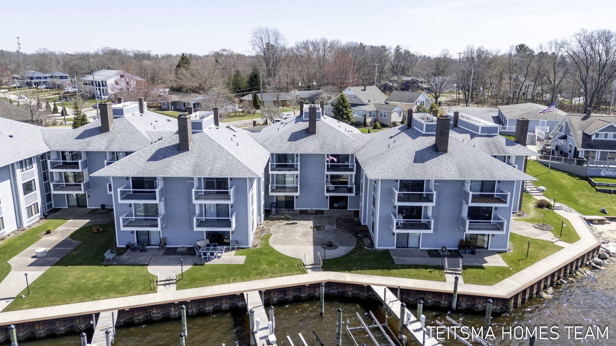 400 Lakeview CT #25D, Spring Lake Vllg, MI 49456