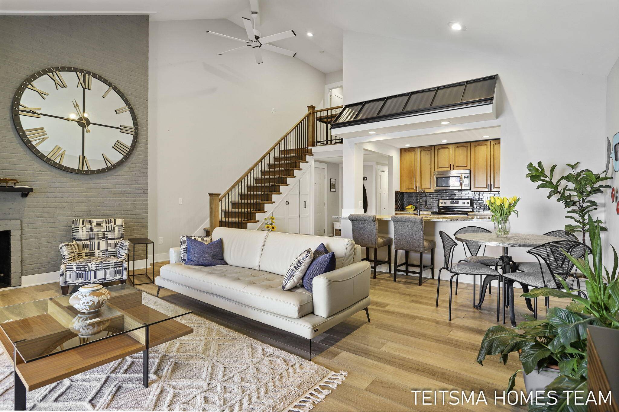 400 Lakeview CT #25D, Spring Lake Vllg, MI 49456