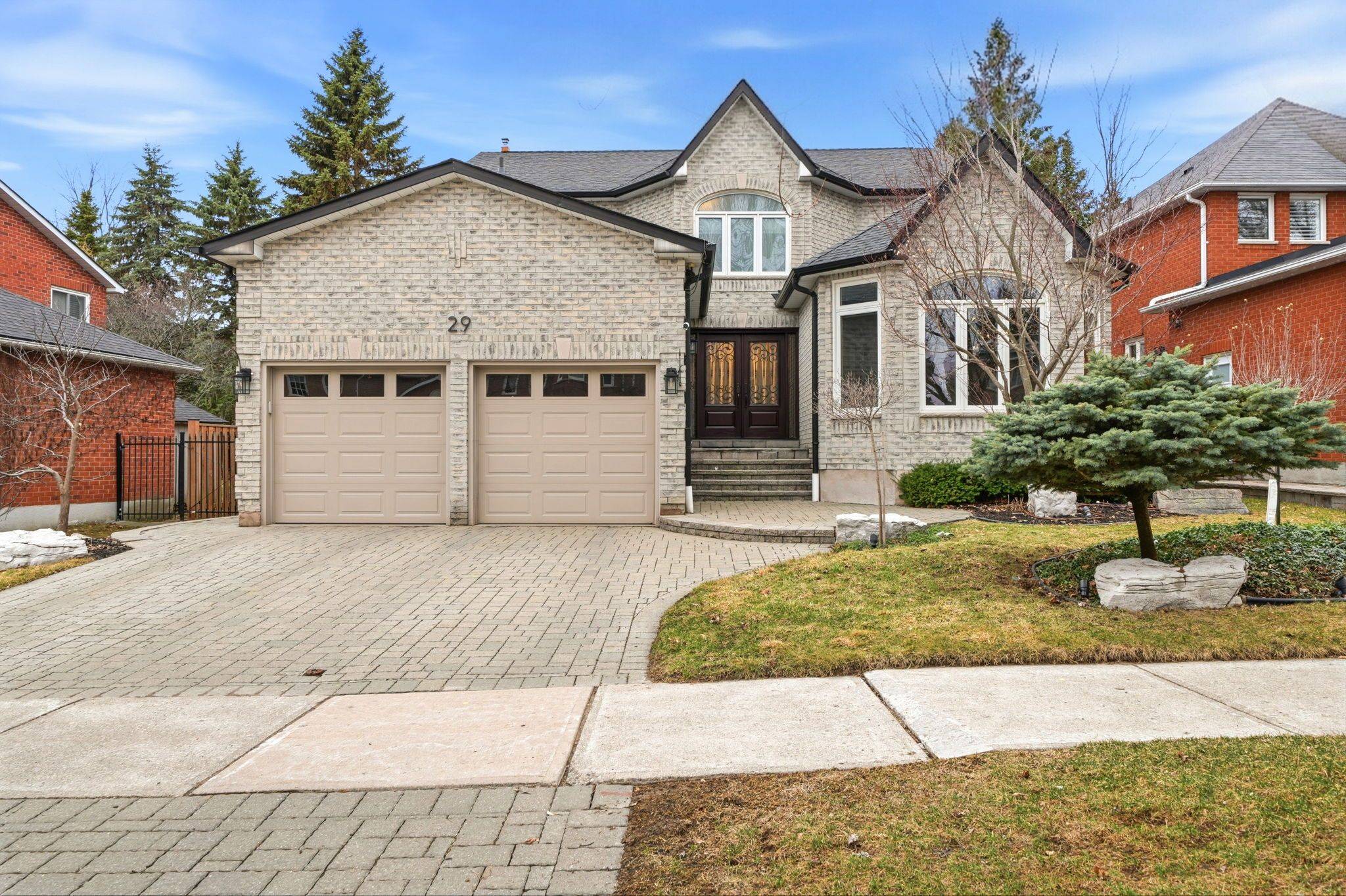 29 McGee CRES, Aurora, ON L4G 6L8