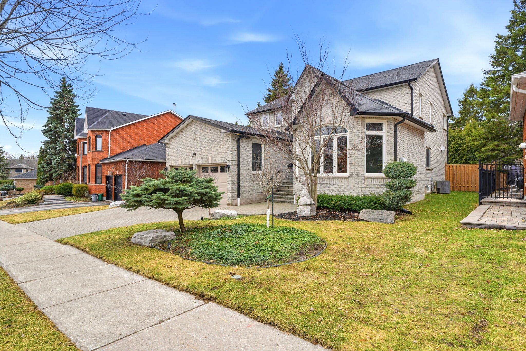 29 McGee CRES, Aurora, ON L4G 6L8