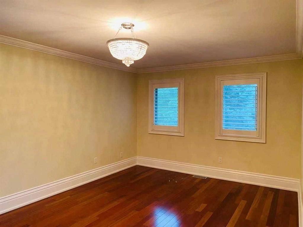 168 Timpson DR #Main & 2nd, Aurora, ON L4G 5N2