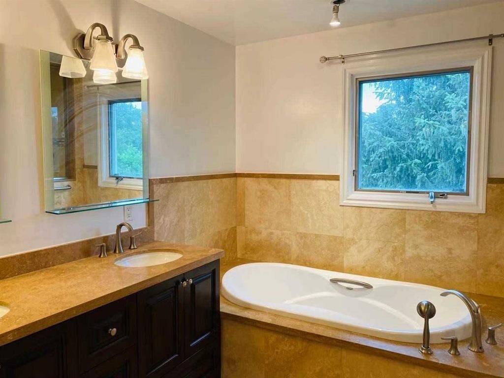 168 Timpson DR #Main & 2nd, Aurora, ON L4G 5N2