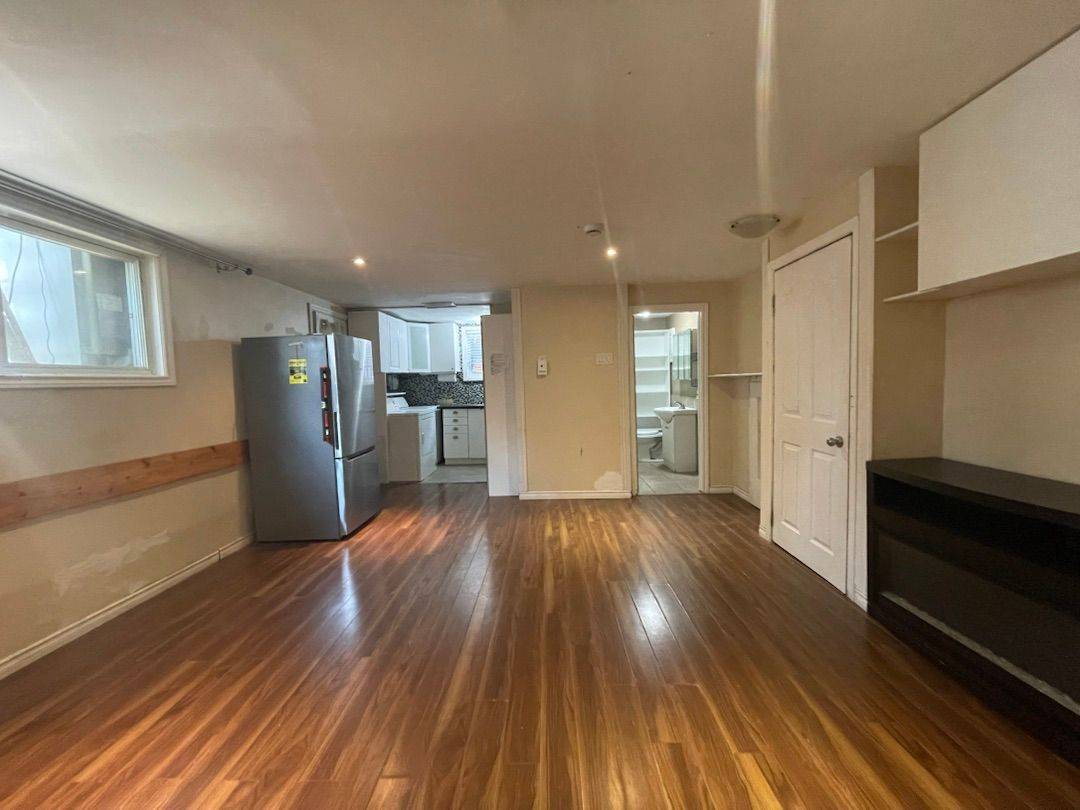 176 Fennell AVE E #2, Hamilton, ON L9A 1S3