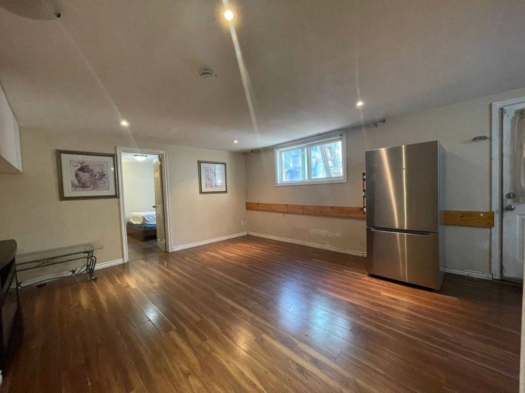 176 Fennell AVE E #2, Hamilton, ON L9A 1S3