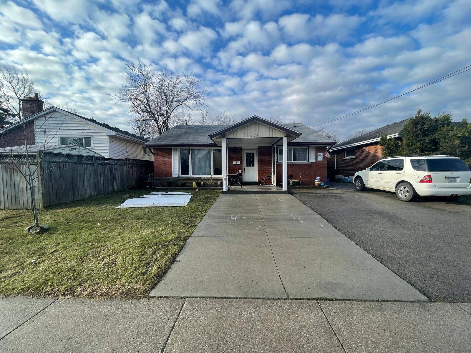 176 Fennell AVE E #2, Hamilton, ON L9A 1S3