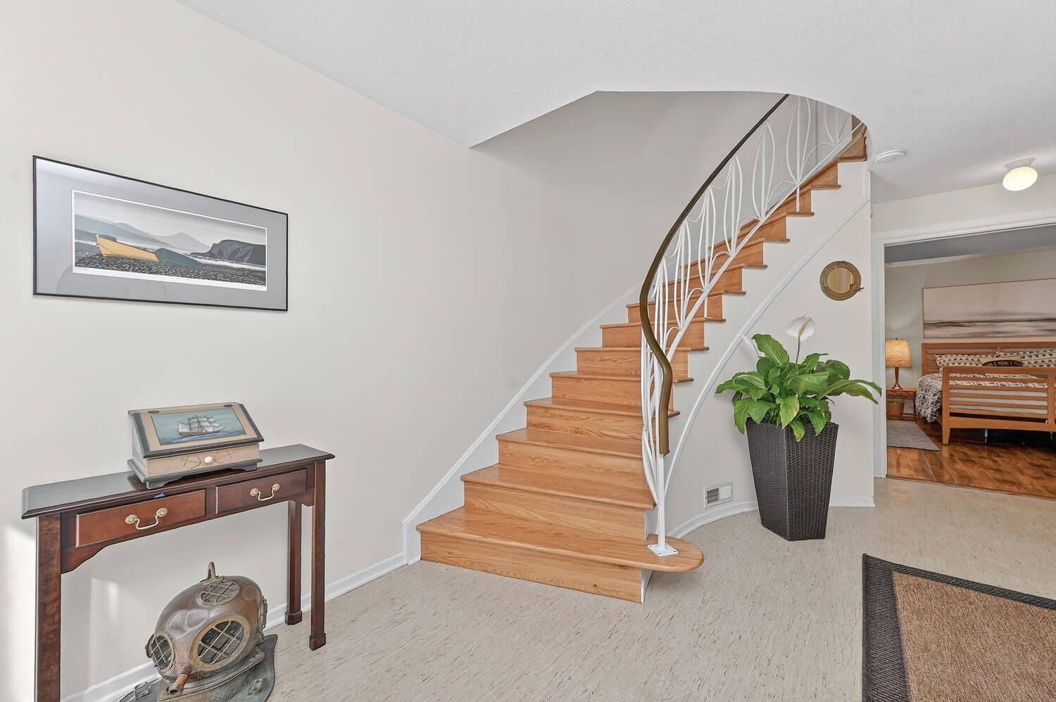 2521 Flannery DR, Billings Bridge - Riverside Park And Area, ON K1V 9R5