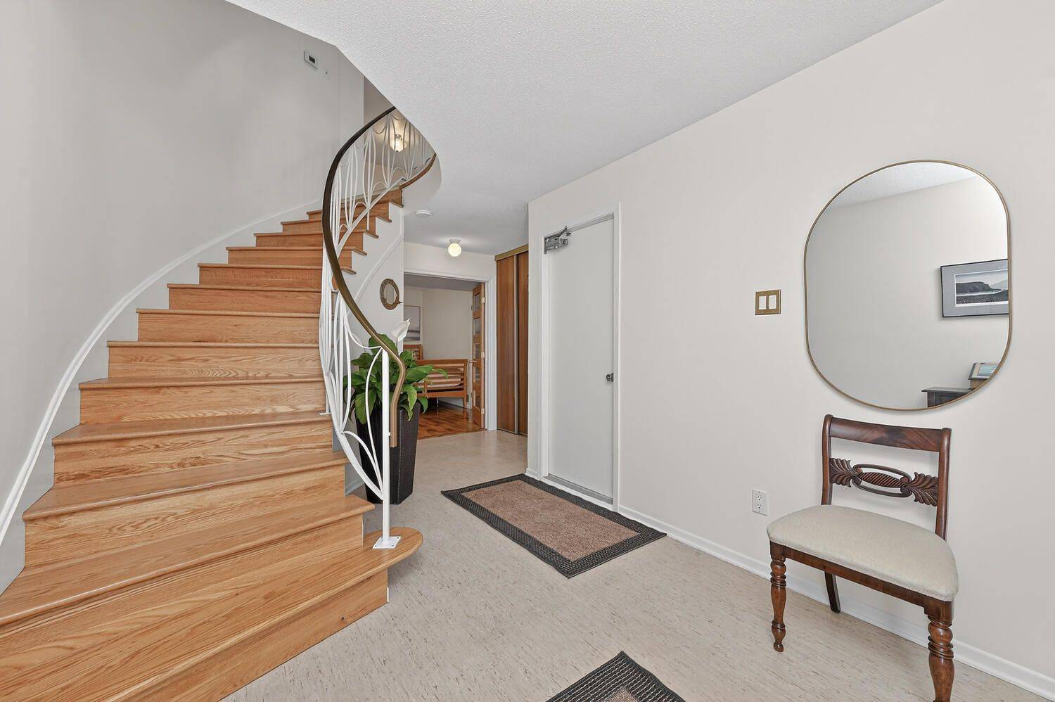 2521 Flannery DR, Billings Bridge - Riverside Park And Area, ON K1V 9R5