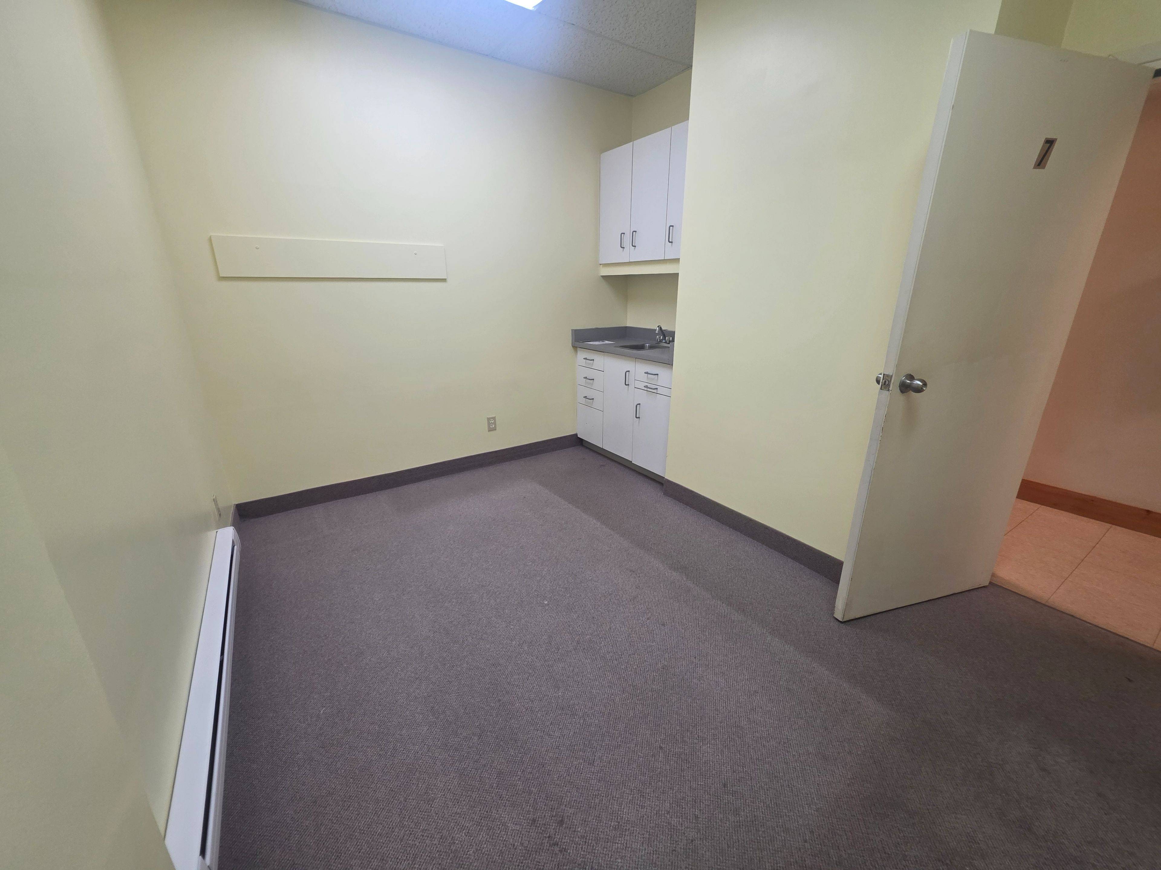 50 York ST #Room 7, Dysart Et Al, ON K0M 1S0