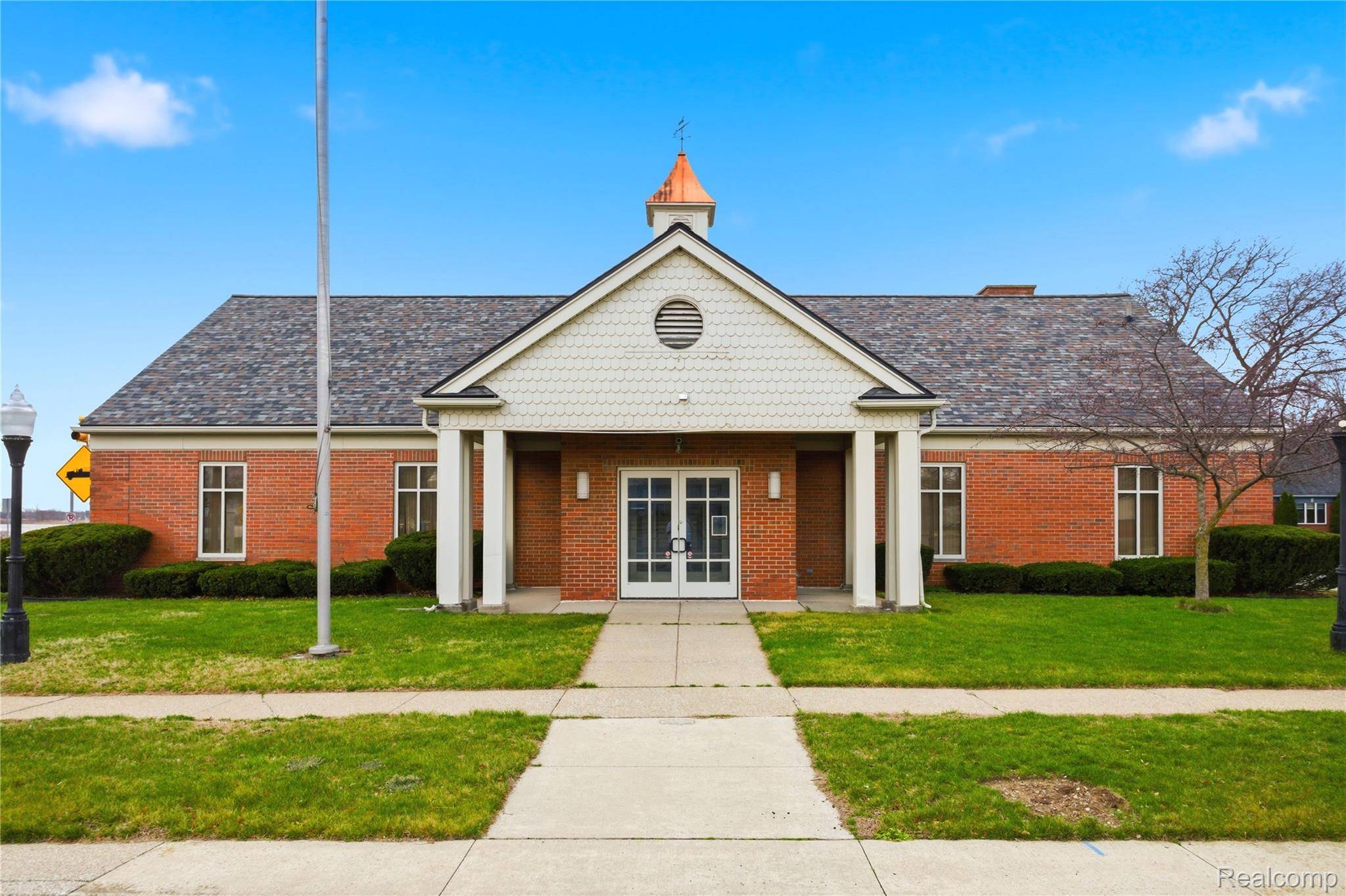 301 Summer ST, Algonac, MI 48001