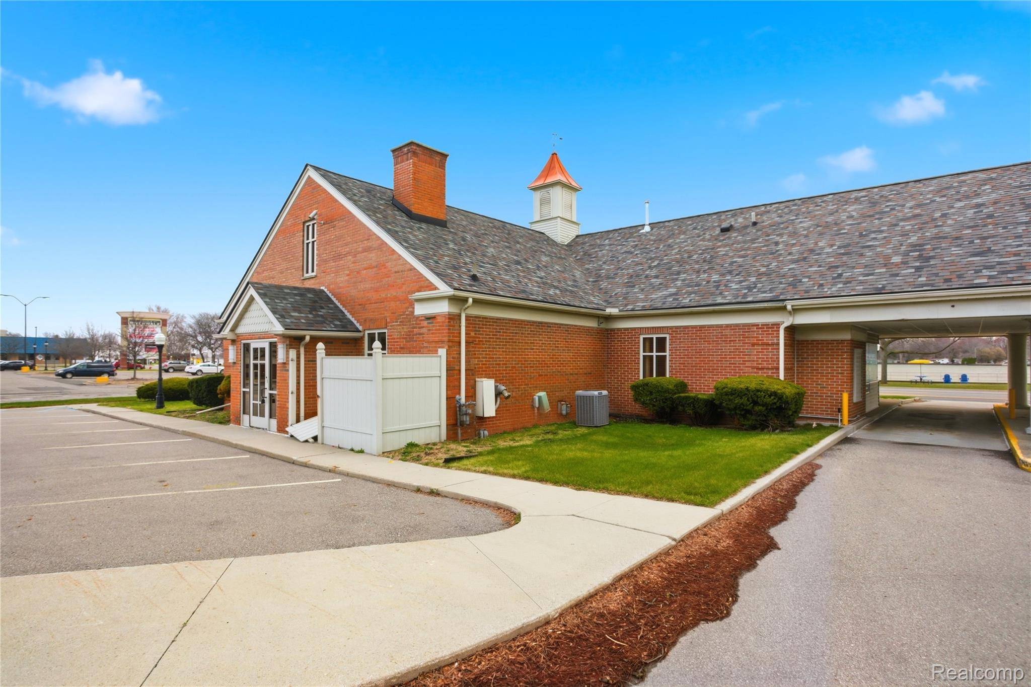 301 Summer ST, Algonac, MI 48001