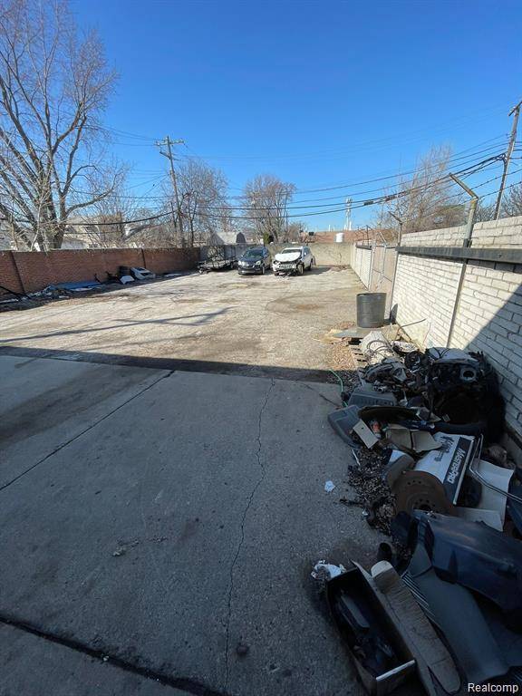 37 W W 10 Mile RD, Hazel Park, MI 48030