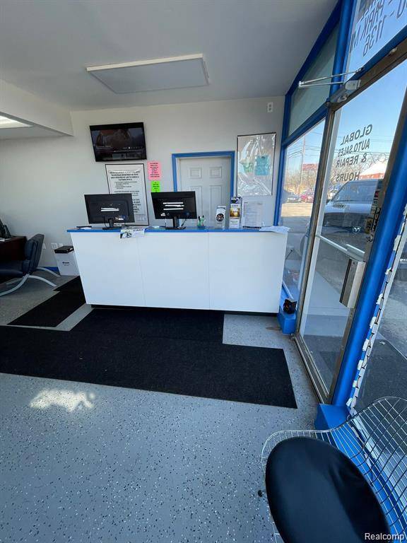 37 W W 10 Mile RD, Hazel Park, MI 48030