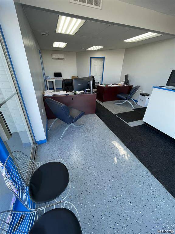 37 W W 10 Mile RD, Hazel Park, MI 48030