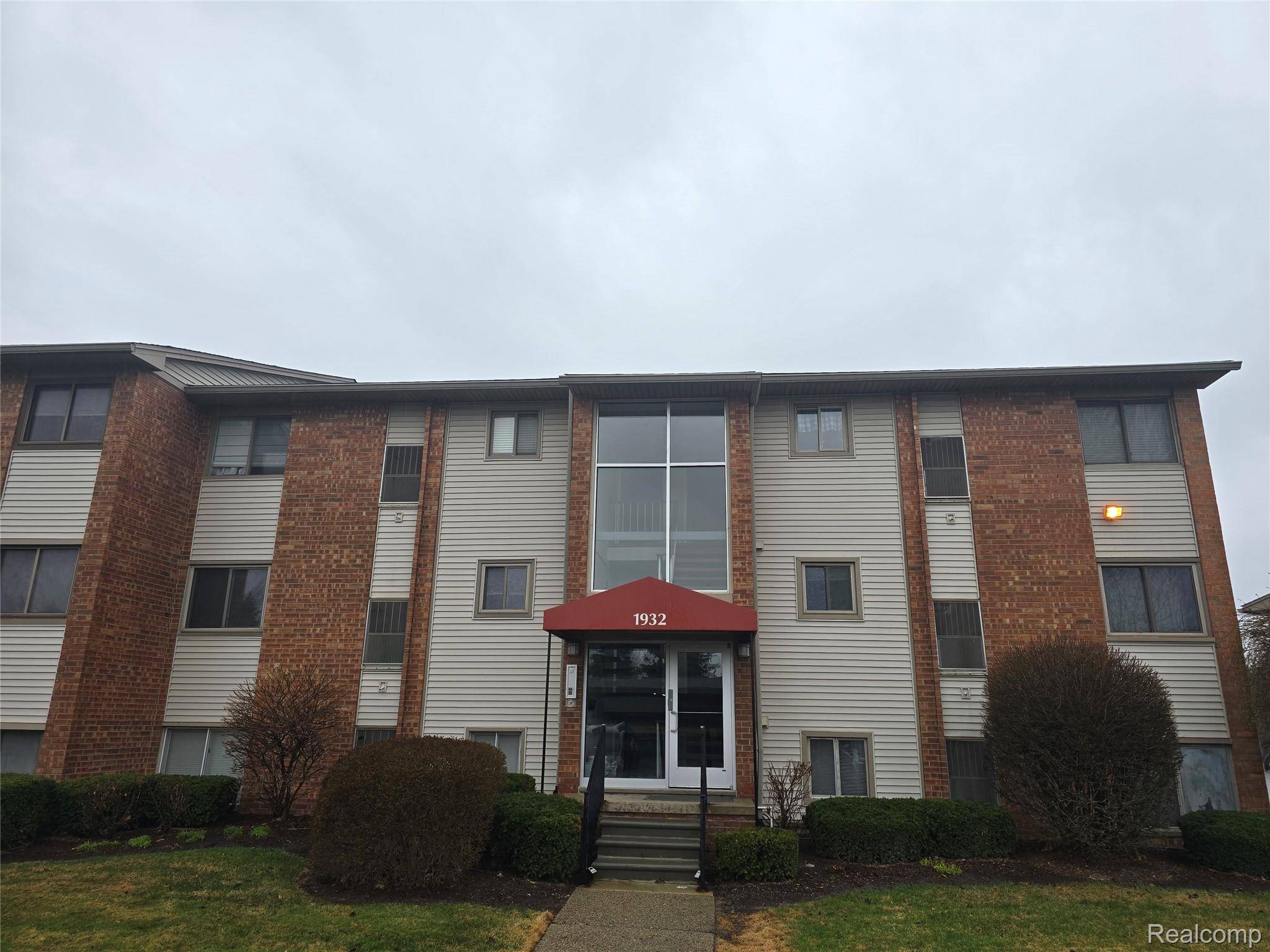 1932 Klingensmith RD #56 B, Bloomfield Hills, MI 48302