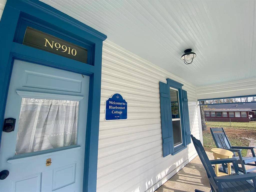 910 Baird Street, Cleburne, TX 76033