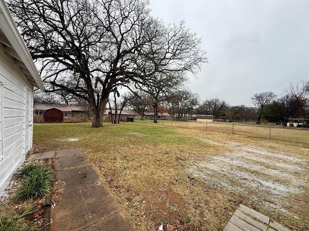 133 Gordon Drive, Azle, TX 76020